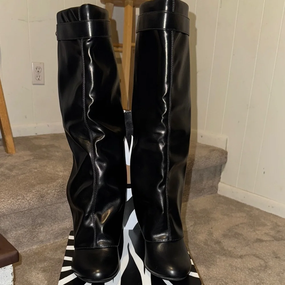 Black Knee-High Leather Boots - Picture 5 of 8